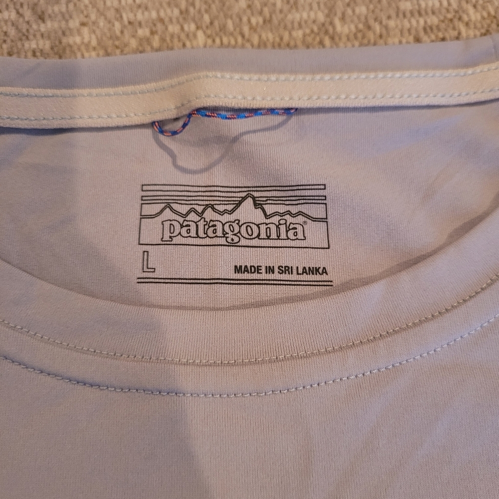 Patagonia Men's Long Sleeve Tech Shirt in Light Gray - Picture 4 of 4